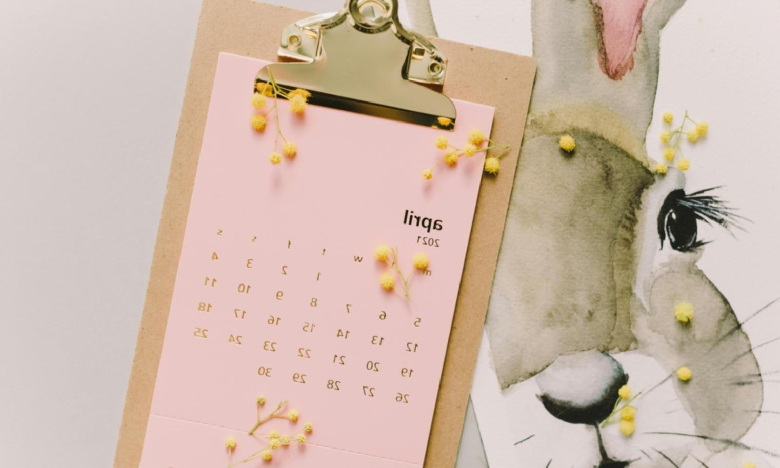 Étude chromatique montrant l'évolution d'une palette monochrome vers des harmonies complexes